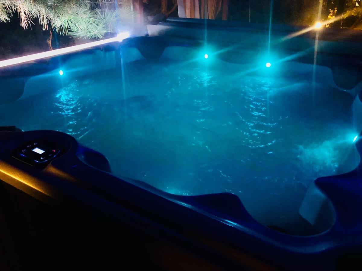 Apartment Naskarpie Jacuzzi Sauna Basen *